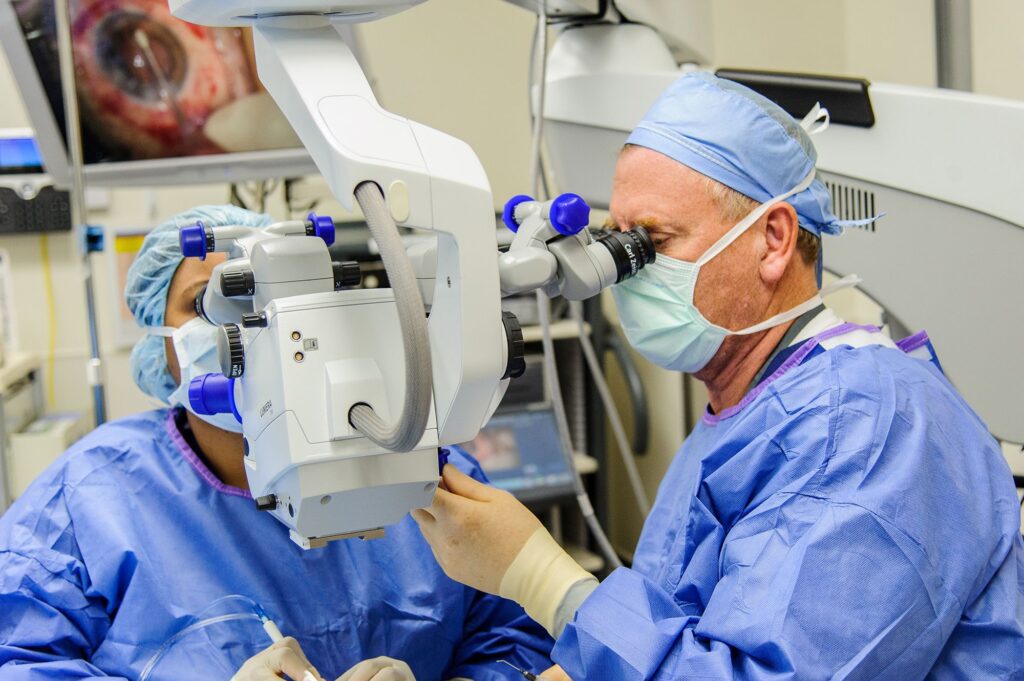 Tips on finding the right ophthalmologist for your cataract surgery