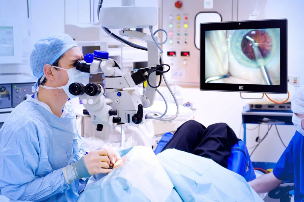 Tips on finding the right ophthalmologist for your cataract surgery