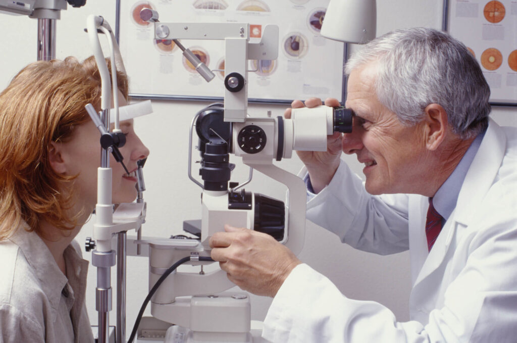 Tips on finding the right ophthalmologist for your cataract surgery